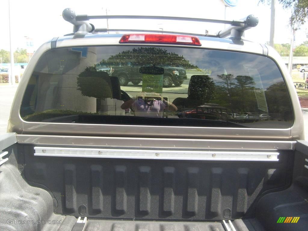 2006 Frontier LE Crew Cab - Granite Metallic / Desert photo #25