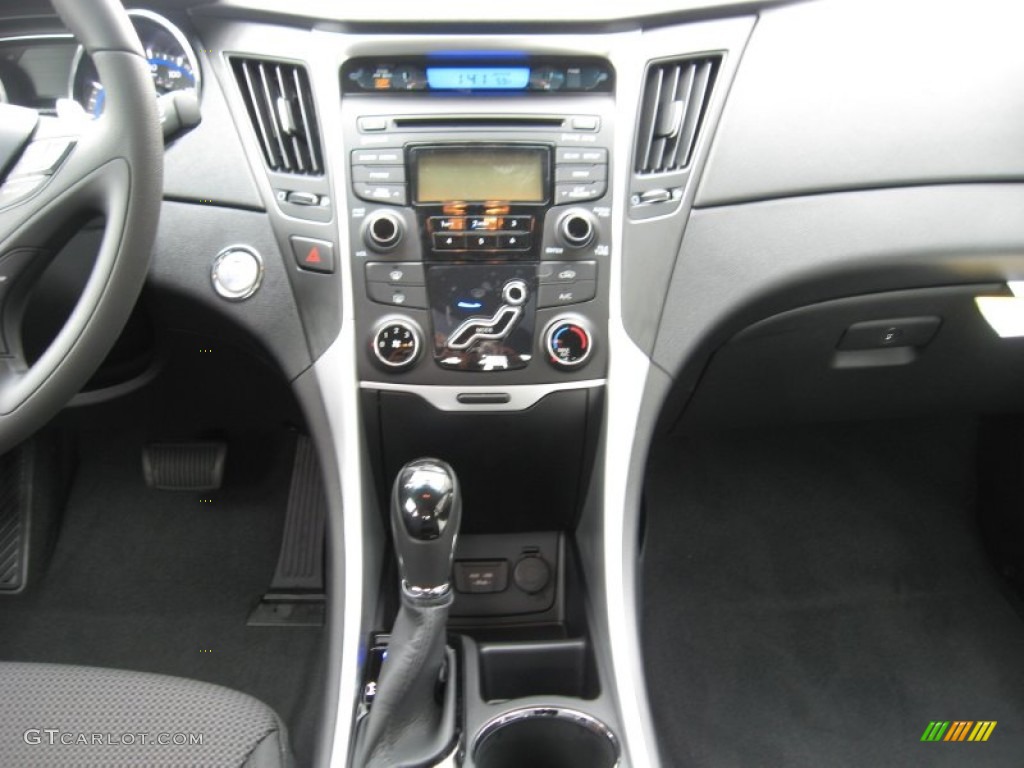 2012 Hyundai Sonata SE Controls Photo #54211928