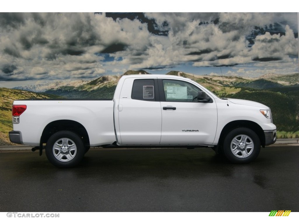 2011 Tundra SR5 Double Cab 4x4 - Super White / Sand Beige photo #2