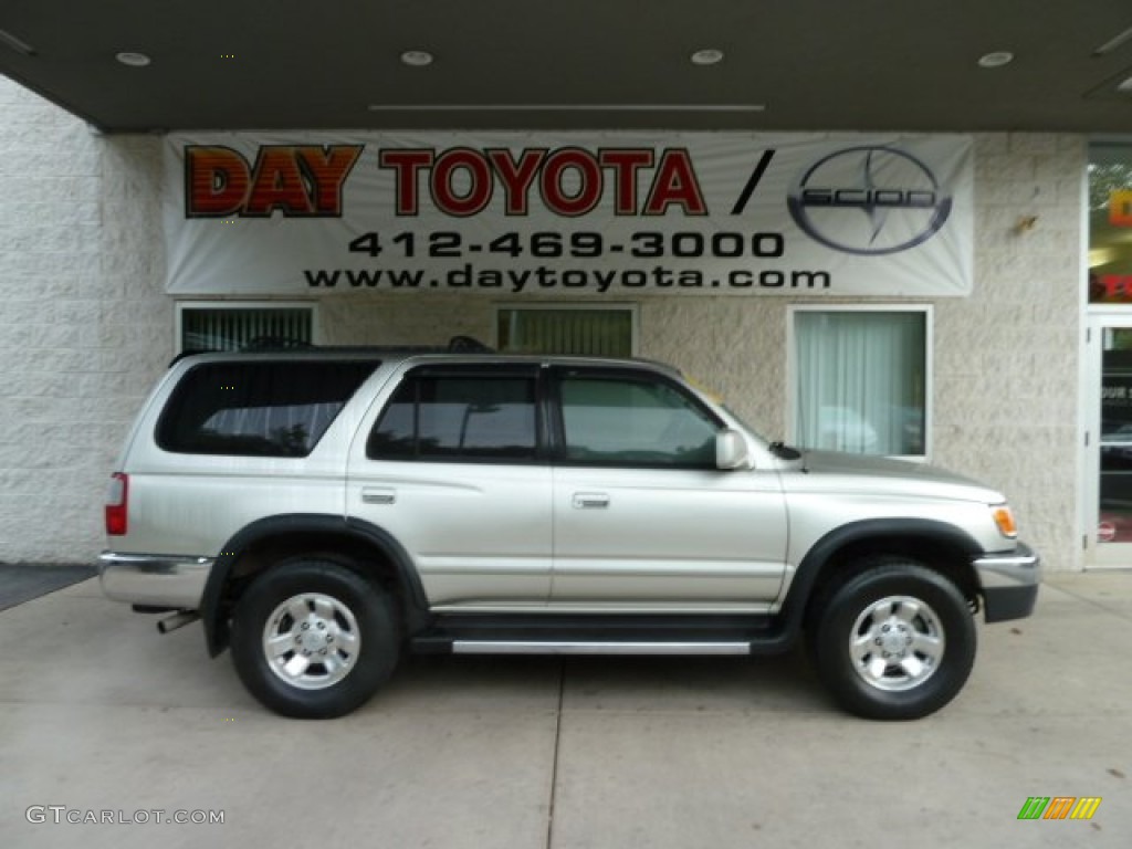 2000 4Runner SR5 4x4 - Millennium Silver Metallic / Gray photo #1