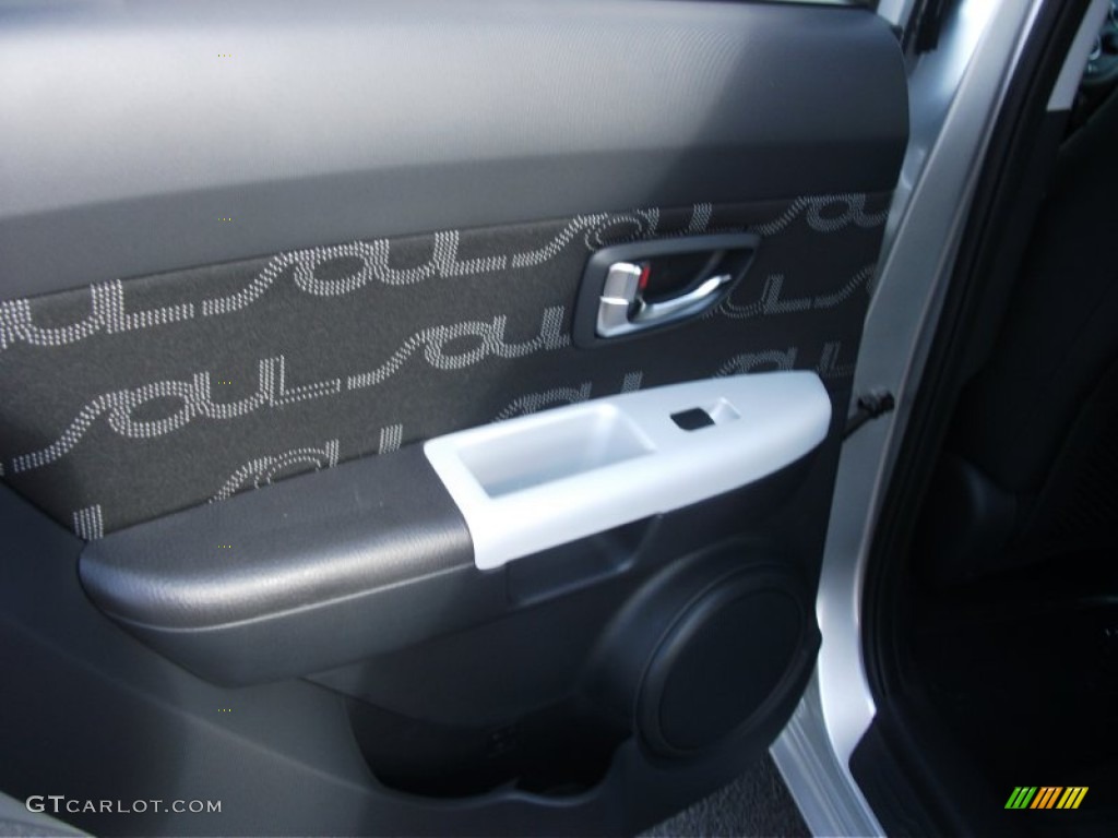 2012 Kia Soul + Black Soul Logo Cloth Door Panel Photo #54220635