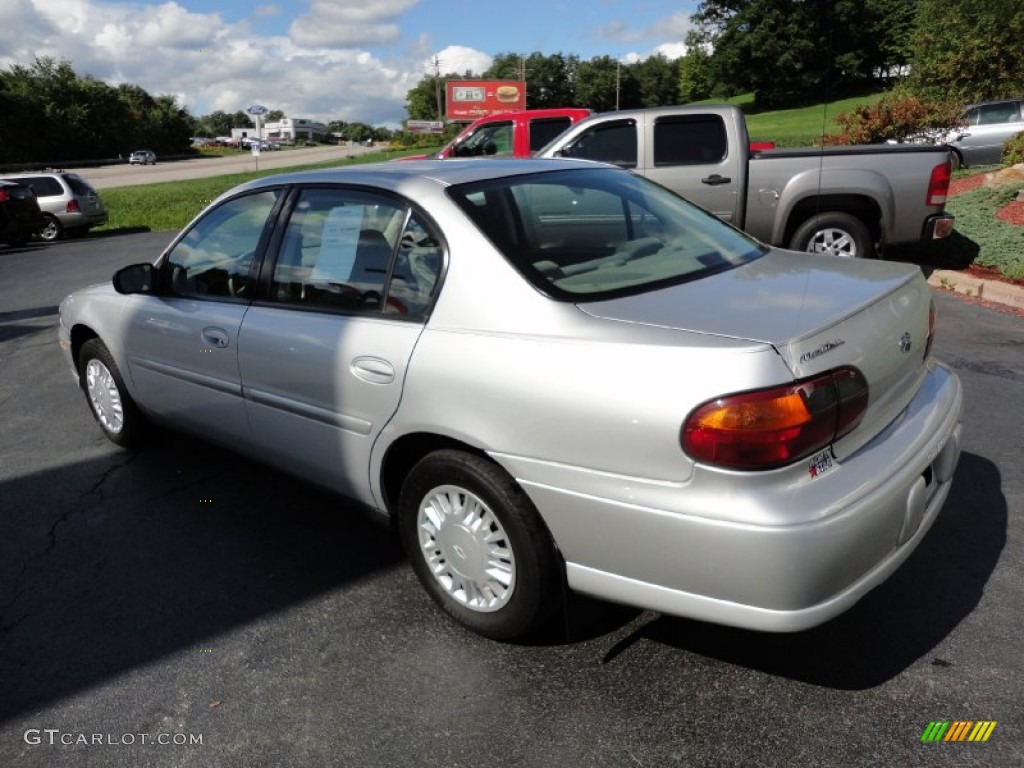 2003 Malibu Sedan - Galaxy Silver Metallic / Gray photo #3