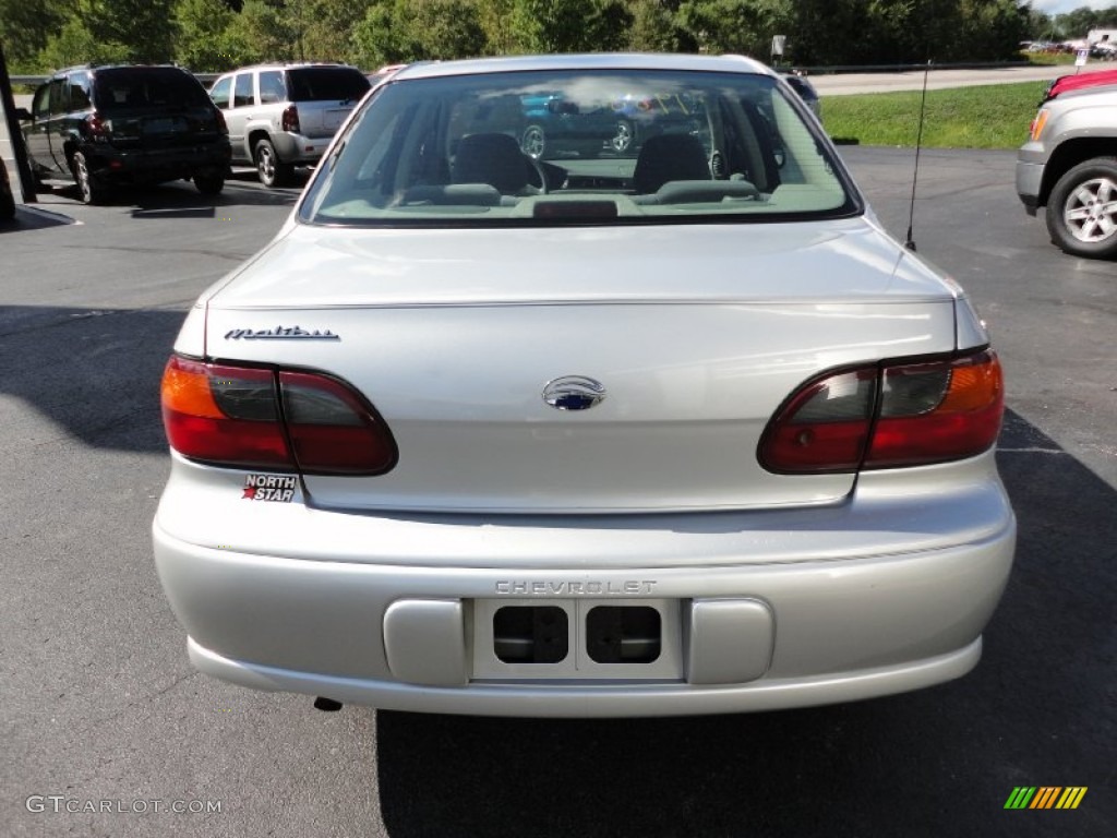 2003 Malibu Sedan - Galaxy Silver Metallic / Gray photo #4