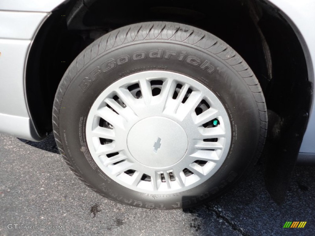 2003 Malibu Sedan - Galaxy Silver Metallic / Gray photo #9