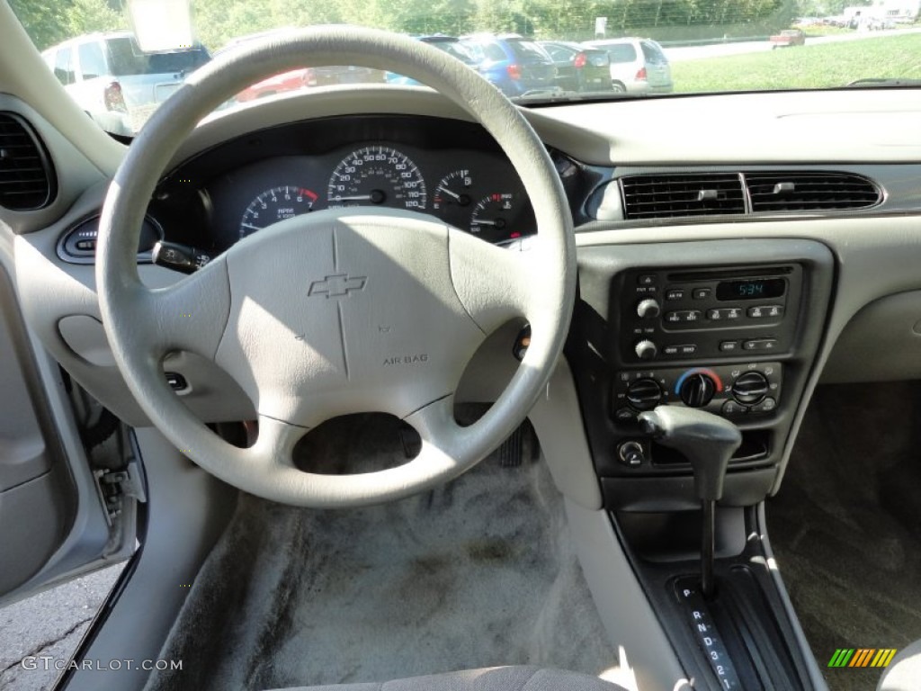 2003 Malibu Sedan - Galaxy Silver Metallic / Gray photo #11