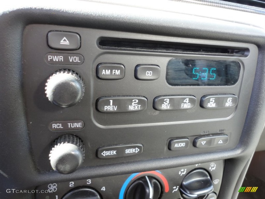 2003 Malibu Sedan - Galaxy Silver Metallic / Gray photo #18