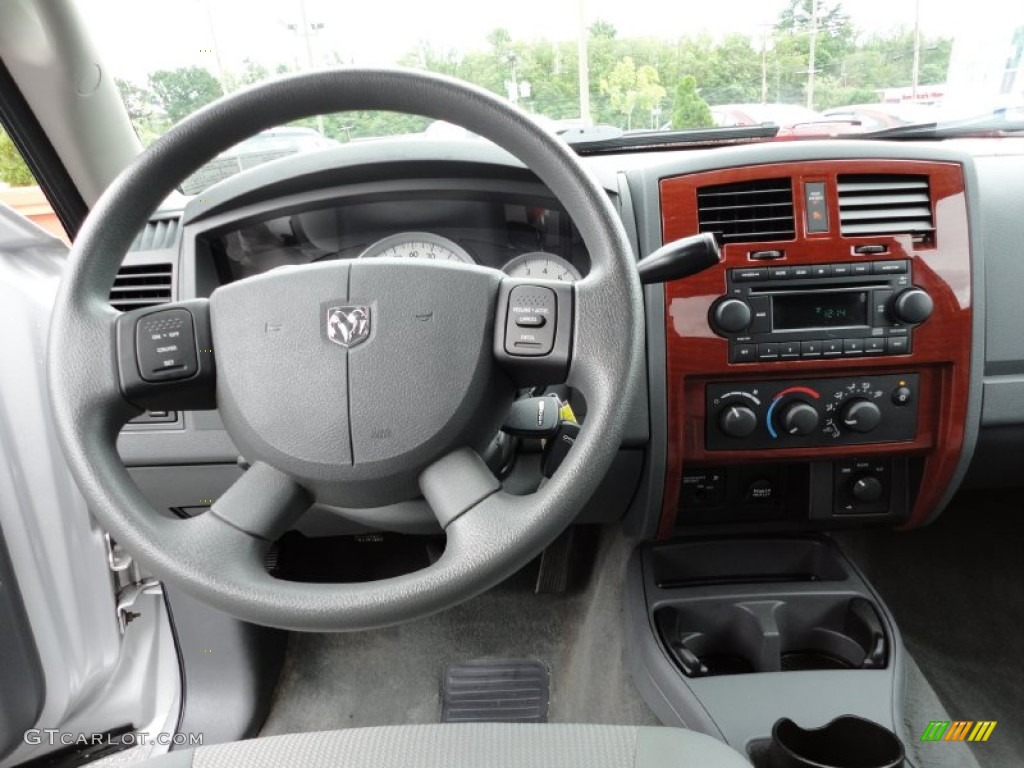 2005 Dakota SLT Club Cab 4x4 - Bright Silver Metallic / Medium Slate Gray photo #12