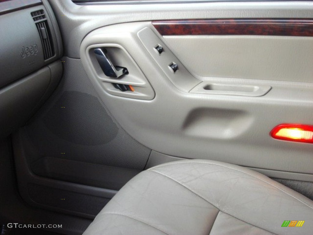 2002 Grand Cherokee Limited - Dark Garnet Red Pearlcoat / Taupe photo #17