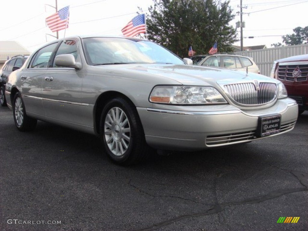 2004 Town Car Ultimate - Silver Birch Metallic / Shale/Dove photo #1