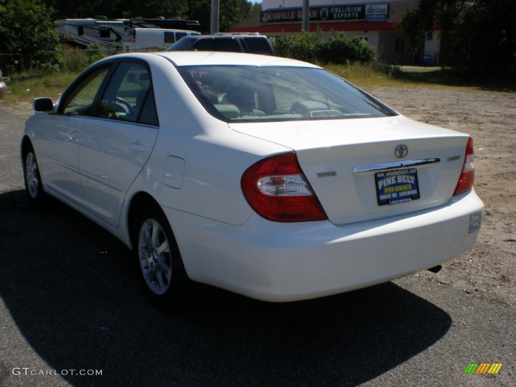 2004 Camry LE - Crystal White / Taupe photo #7