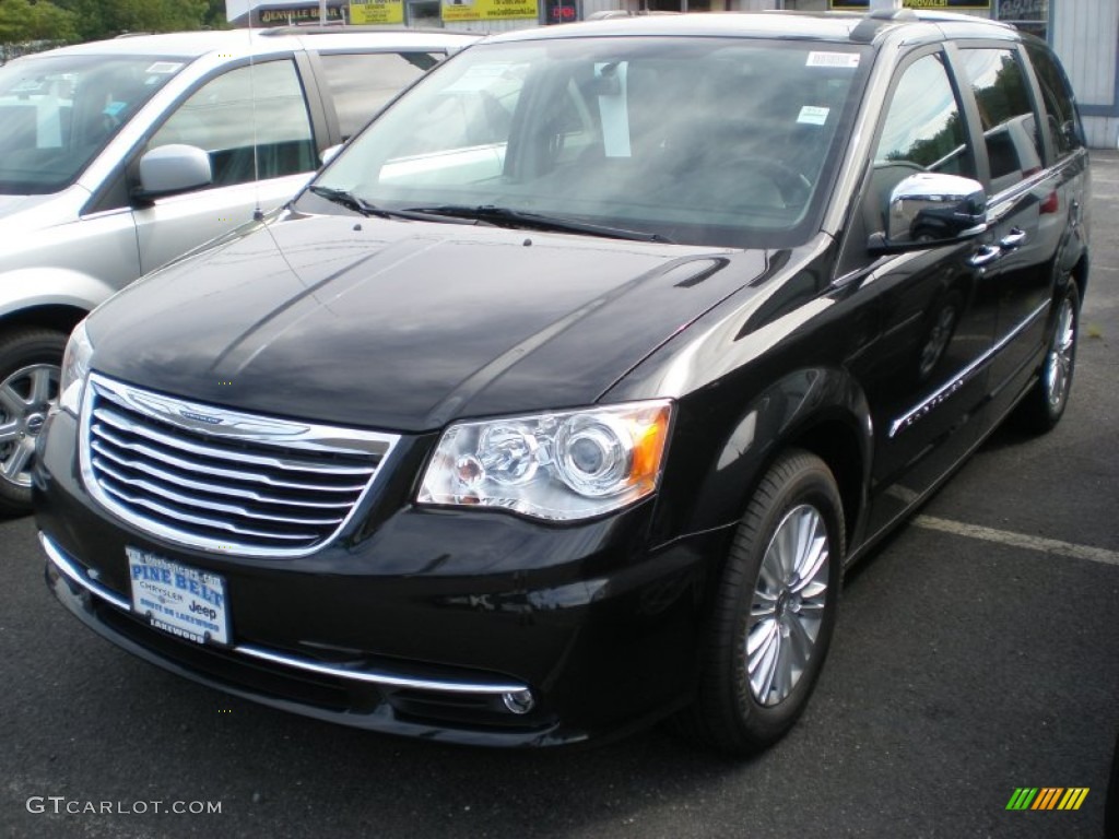 2012 Town & Country Limited - Brilliant Black Crystal Pearl / Black/Light Graystone photo #1