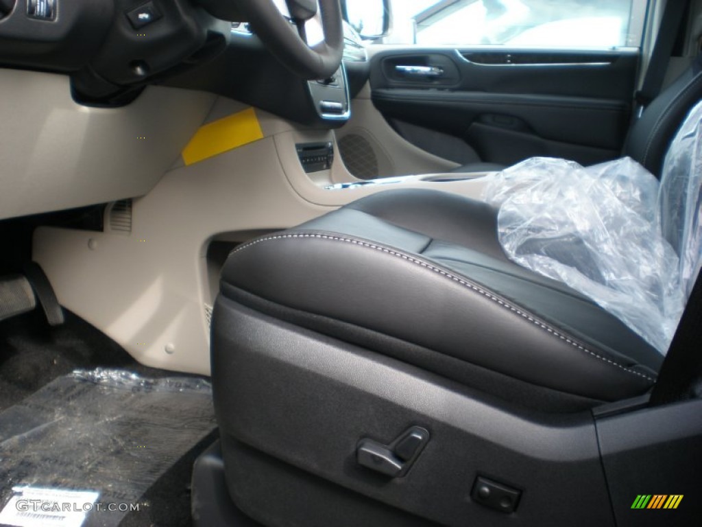Black/Light Graystone Interior 2012 Chrysler Town & Country Limited Photo #54228807