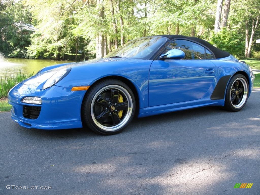 Pure Blue Porsche 911