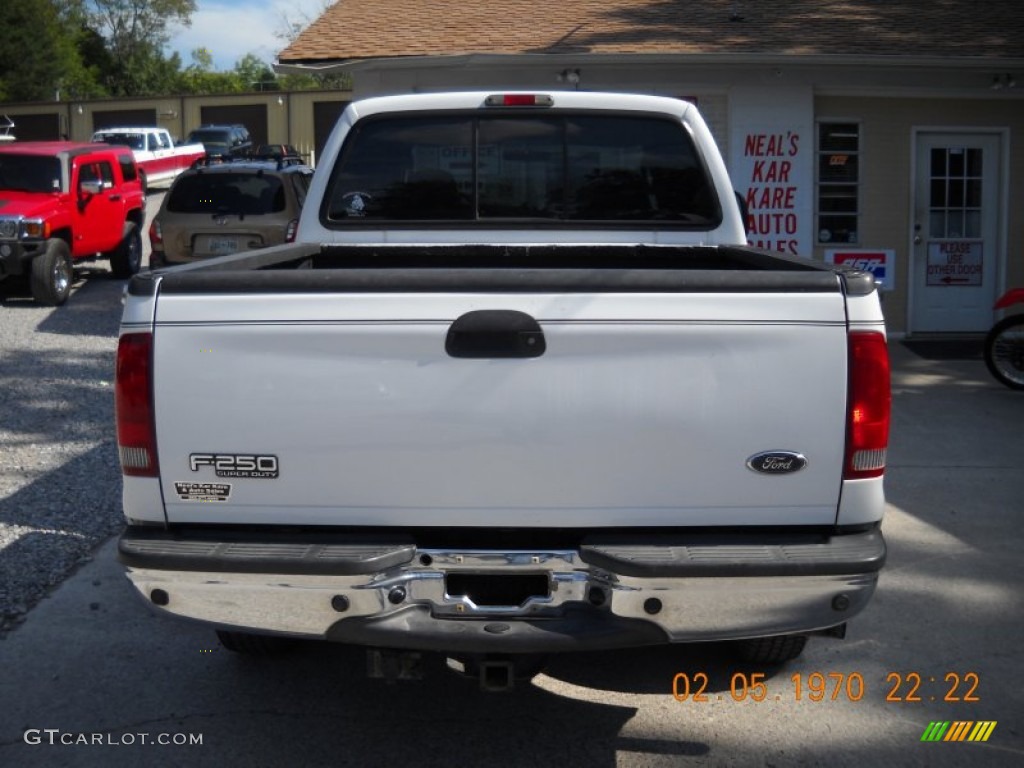 2003 F250 Super Duty XLT Crew Cab 4x4 - Oxford White / Medium Flint Grey photo #8