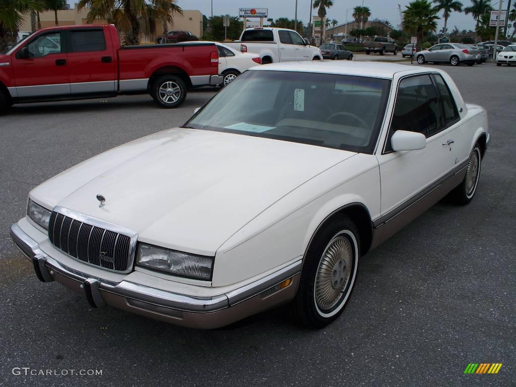 1991 Riviera Coupe - White / Beige photo #2