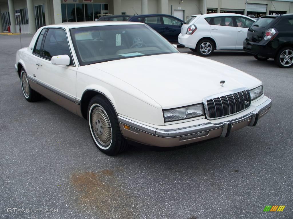 1991 Riviera Coupe - White / Beige photo #4
