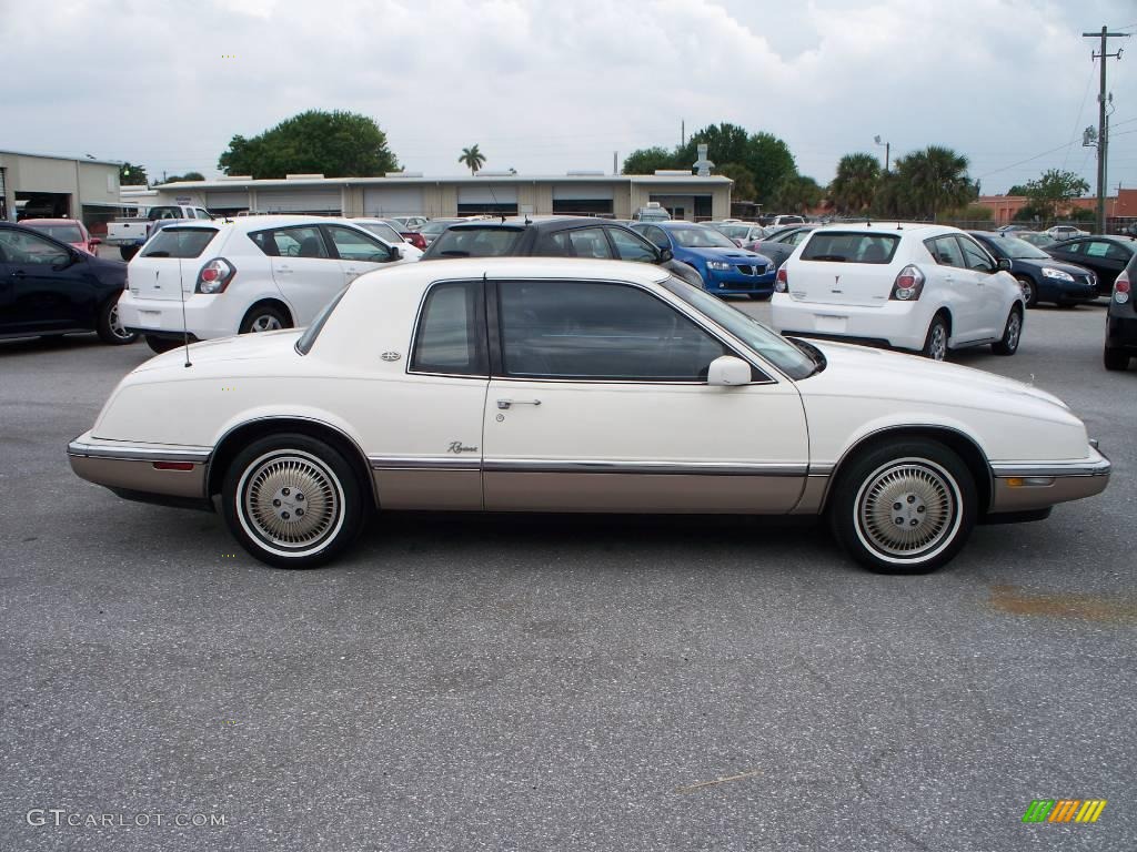 1991 Riviera Coupe - White / Beige photo #8