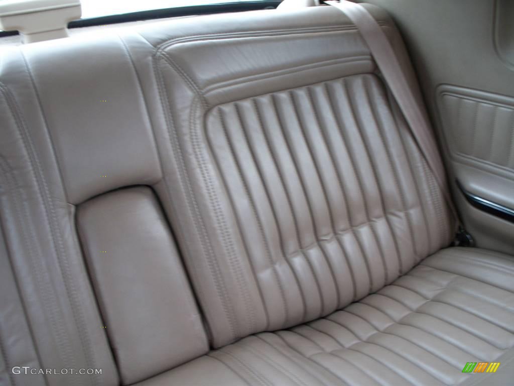 1991 Riviera Coupe - White / Beige photo #13