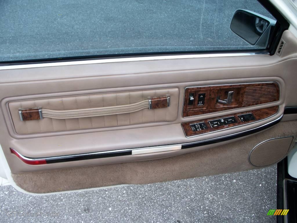 1991 Riviera Coupe - White / Beige photo #17