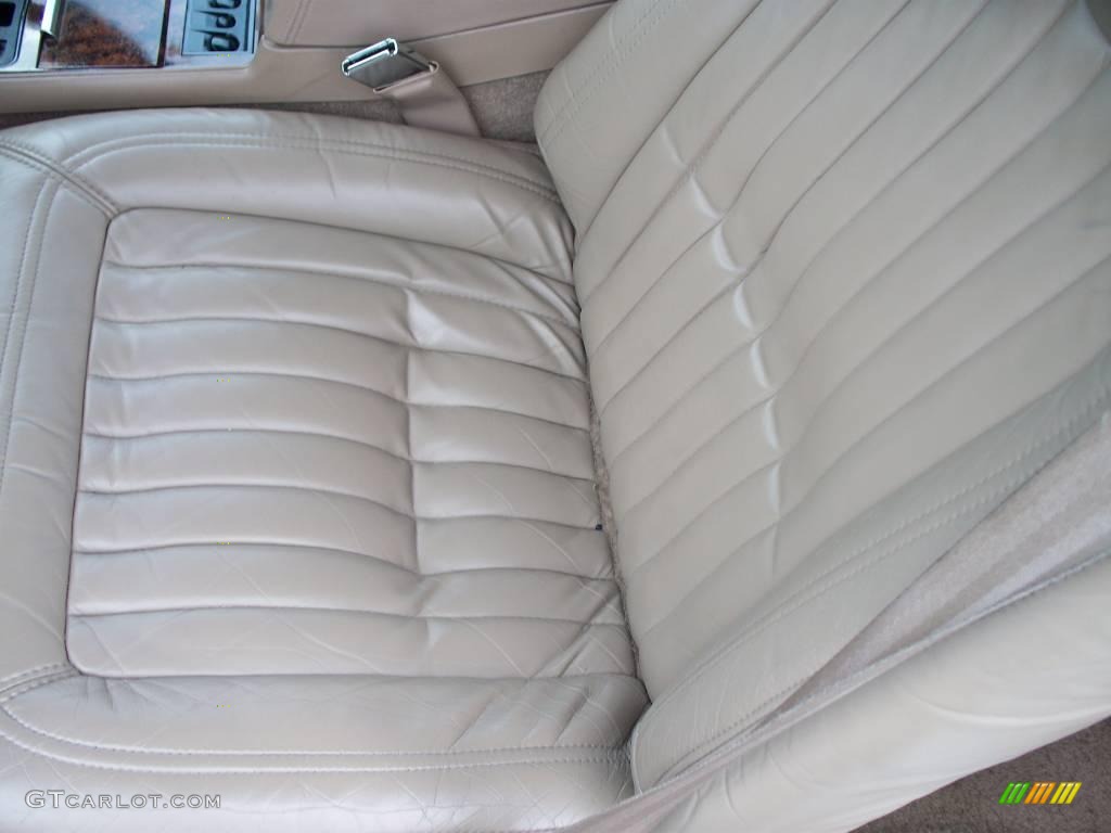 1991 Riviera Coupe - White / Beige photo #19