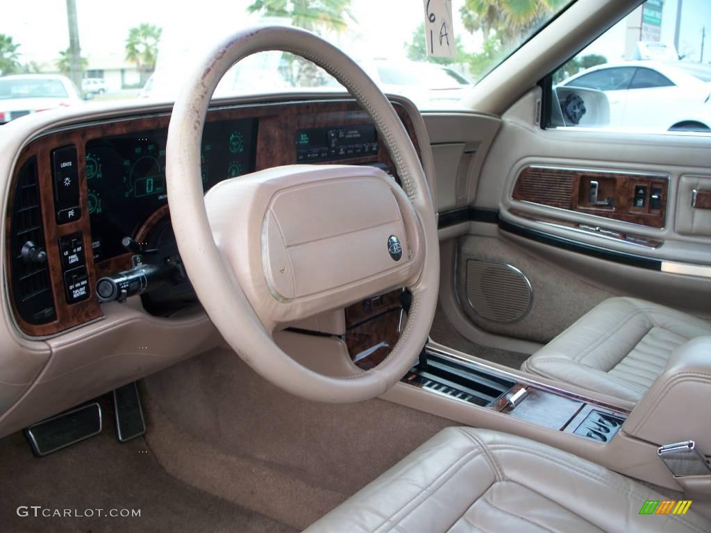 1991 Riviera Coupe - White / Beige photo #20