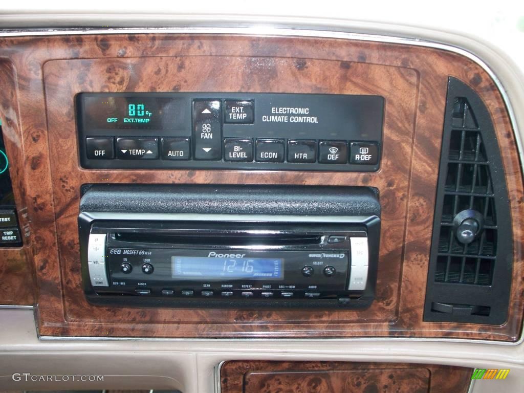 1991 Riviera Coupe - White / Beige photo #26