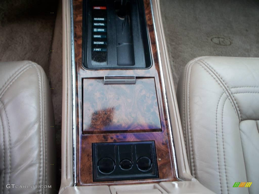 1991 Riviera Coupe - White / Beige photo #29