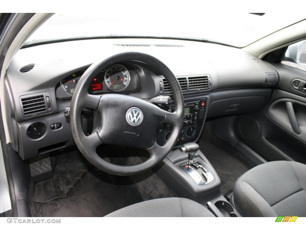 Grey Interior 2004 Volkswagen Passat GLS TDI Sedan Photo #54240399