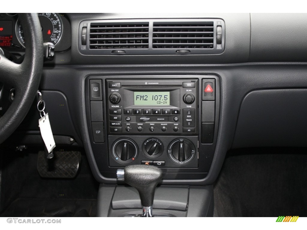 2004 Volkswagen Passat GLS TDI Sedan Controls Photo #54240485