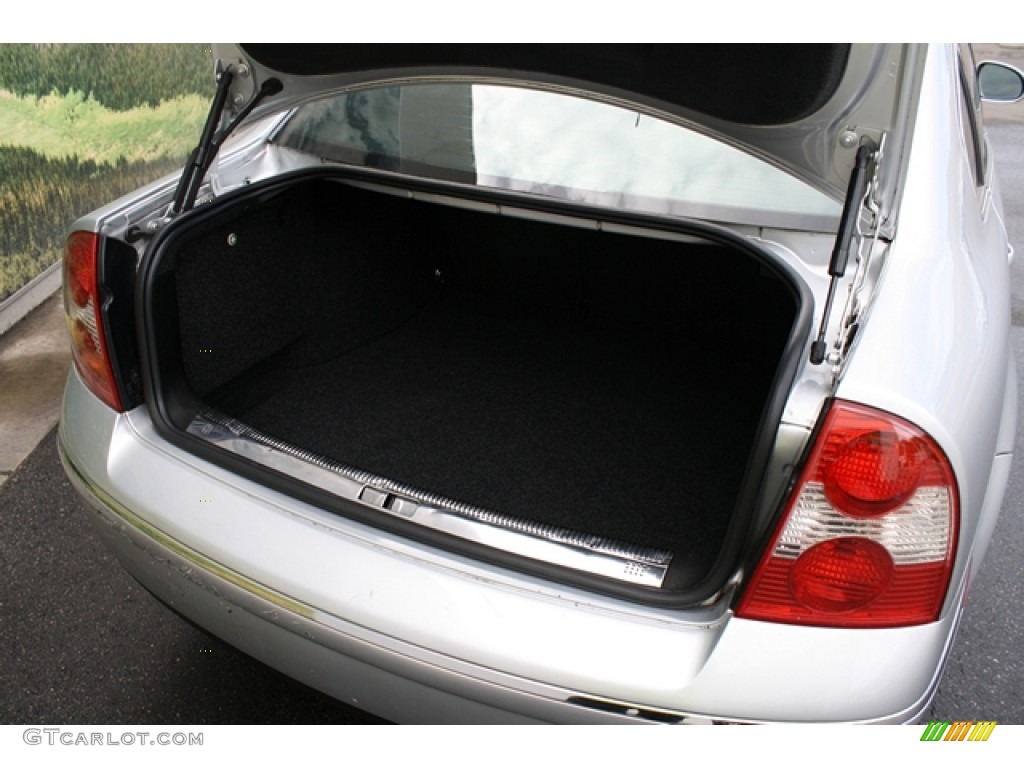 2004 Volkswagen Passat GLS TDI Sedan Trunk Photo #54240513