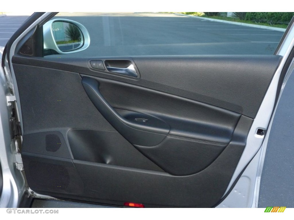2009 Volkswagen Passat Komfort Wagon Deep Black Door Panel Photo #54241626