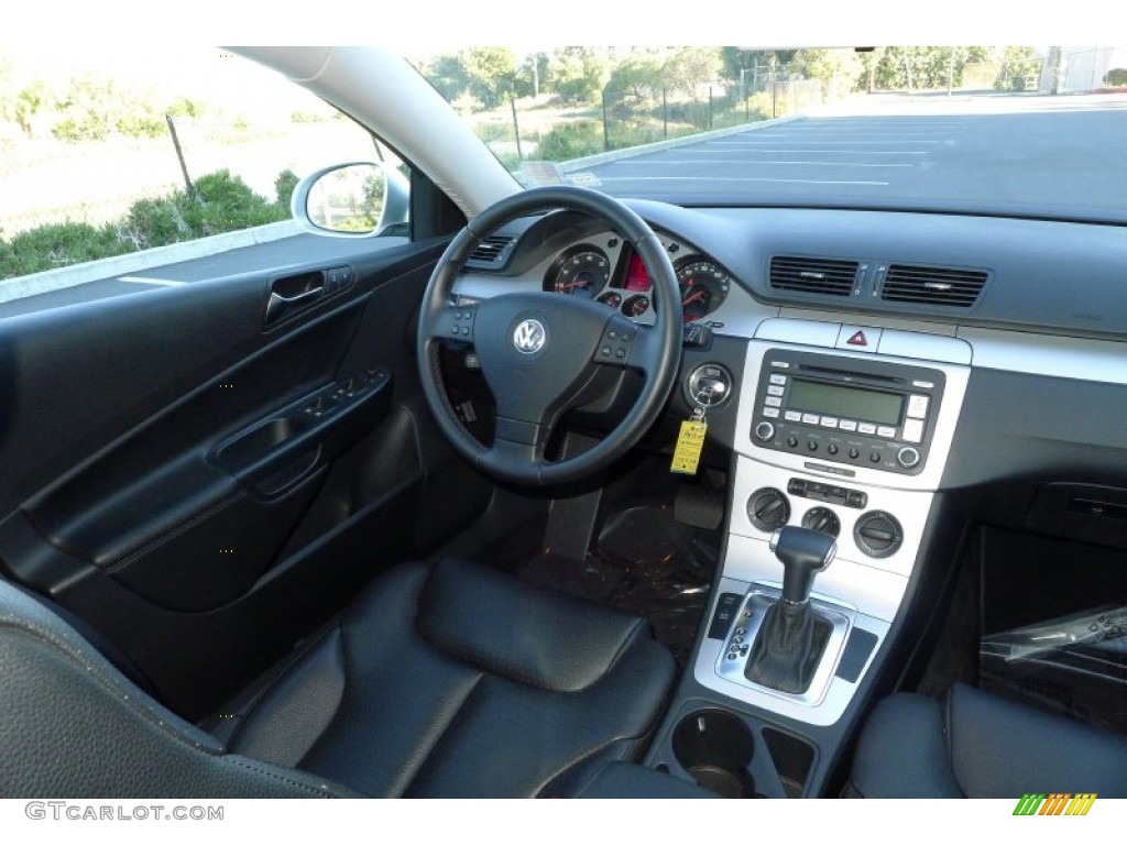 2009 Volkswagen Passat Komfort Wagon Deep Black Dashboard Photo #54241629