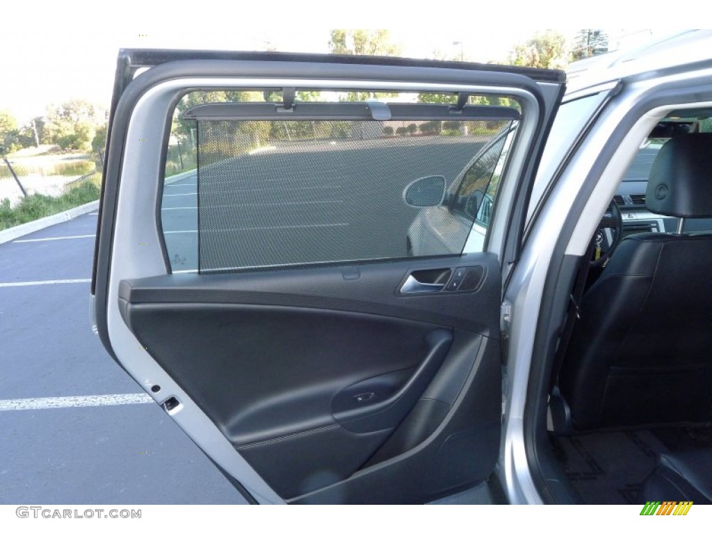 2009 Volkswagen Passat Komfort Wagon Deep Black Door Panel Photo #54241641