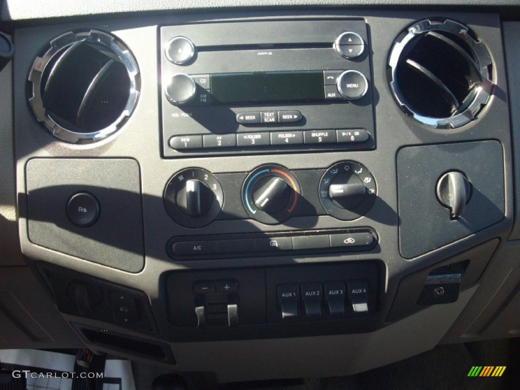 2009 Ford F250 Super Duty XLT Crew Cab 4x4 Controls Photo #54242240