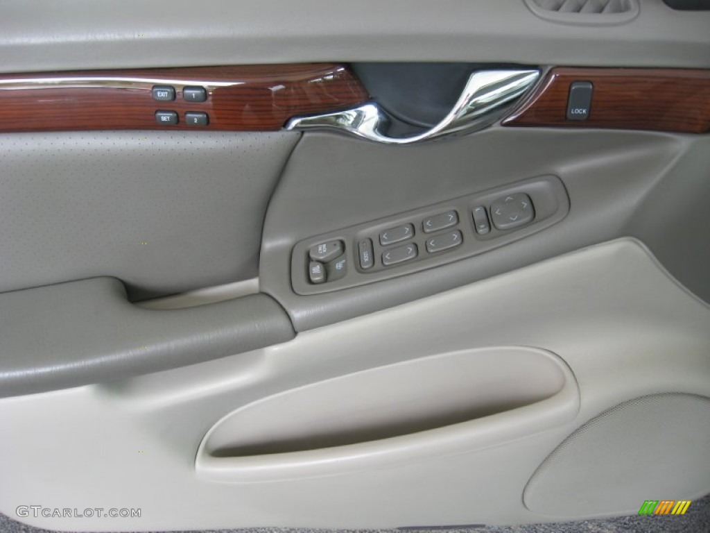 2000 Cadillac DeVille DTS Controls Photo #54242531