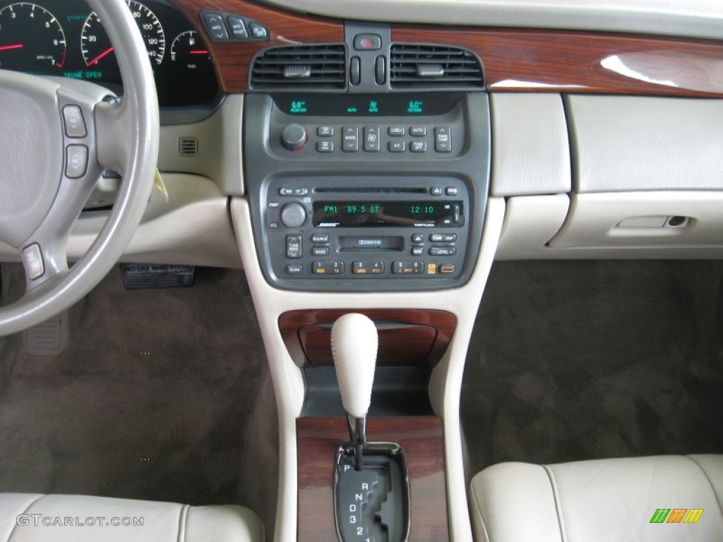 2000 Cadillac DeVille DTS Controls Photo #54242609