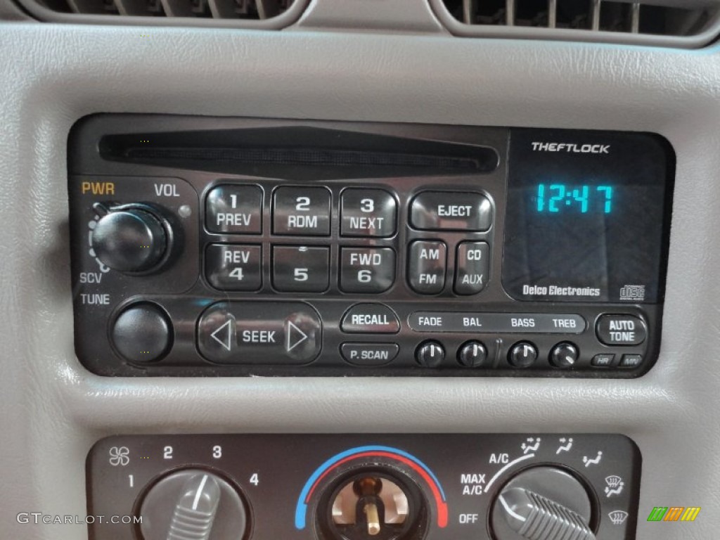 2000 GMC Jimmy SLS 4x4 Audio System Photo #54245597
