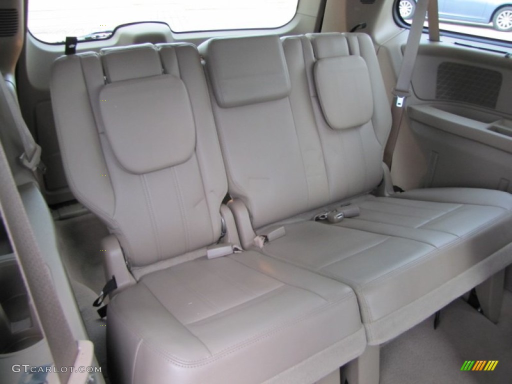 Dark Frost Beige/Medium Frost Beige Interior 2011 Chrysler Town & Country Touring - L Photo #54250361