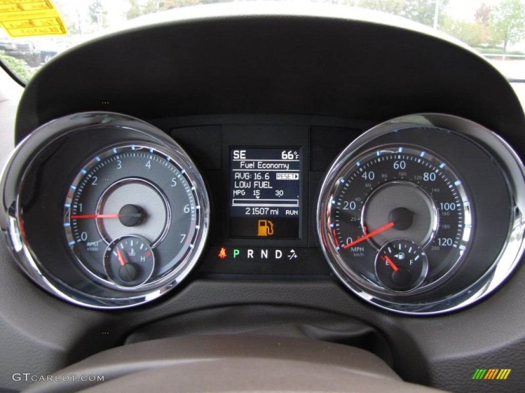 2011 Chrysler Town & Country Touring - L Gauges Photo #54250435