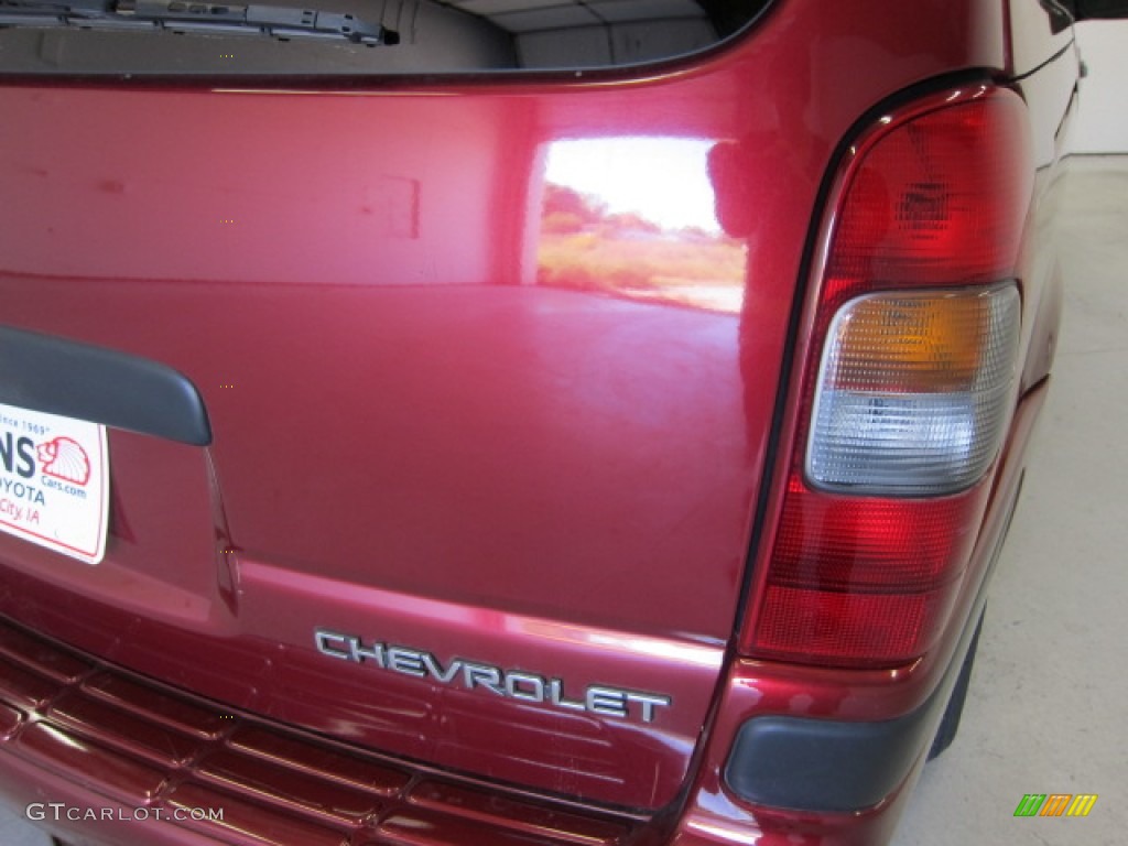 2003 Venture  - Redfire Metallic / Medium Gray photo #14