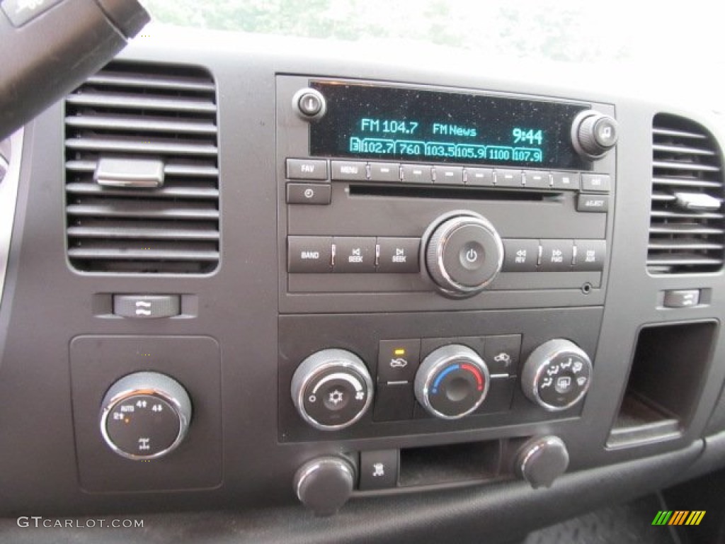 2007 GMC Sierra 1500 SLE Crew Cab 4x4 Audio System Photo #54258074