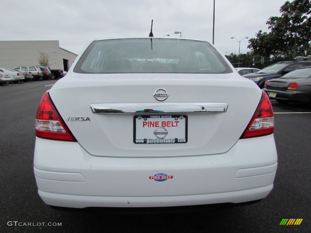 2010 Versa 1.8 S Sedan - Fresh Powder White / Charcoal photo #6