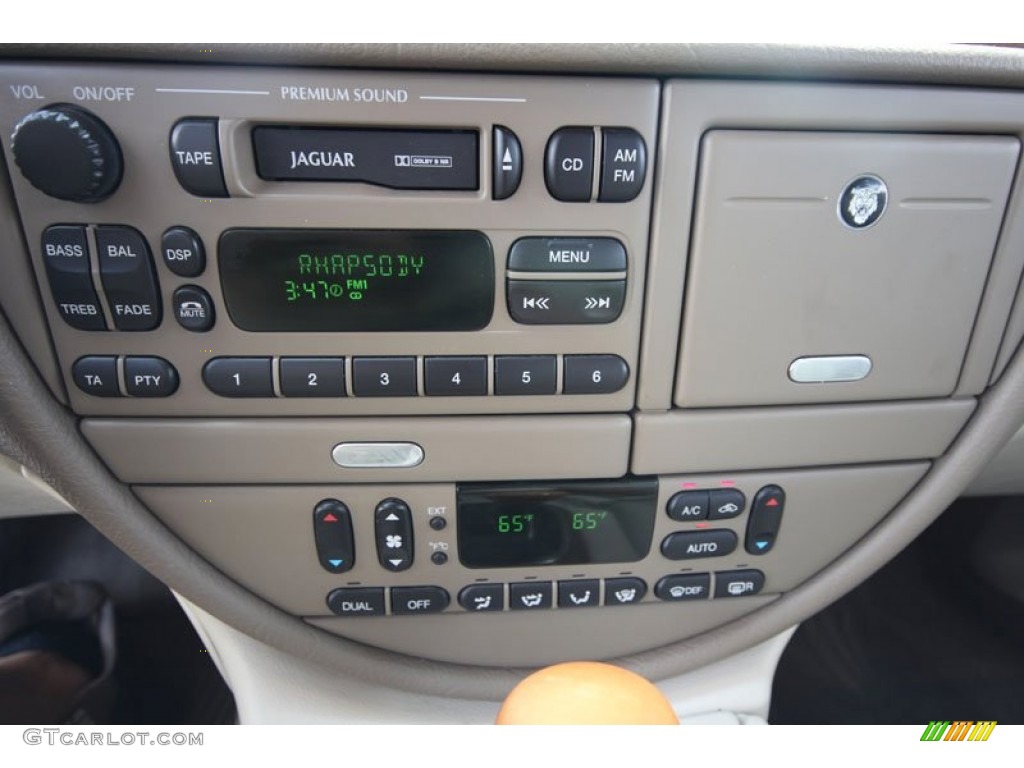 2002 Jaguar S-Type 3.0 Controls Photo #54261980