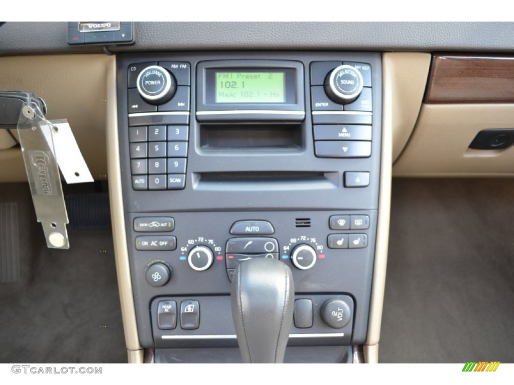 2010 Volvo XC90 3.2 Controls Photo #54267540