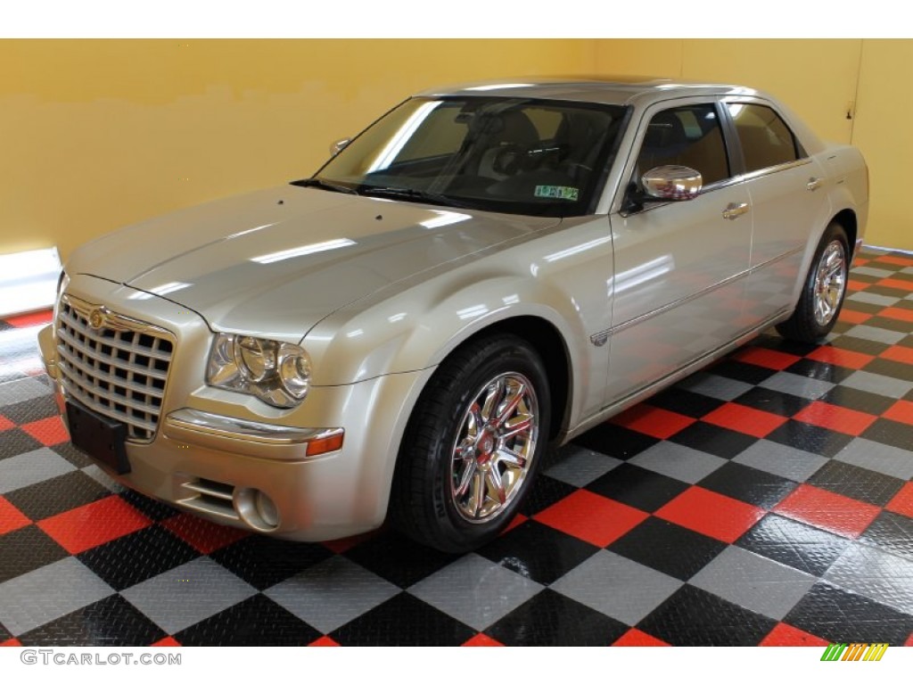 2006 300 C HEMI - Linen Gold Metallic / Dark Slate Gray/Light Graystone photo #2