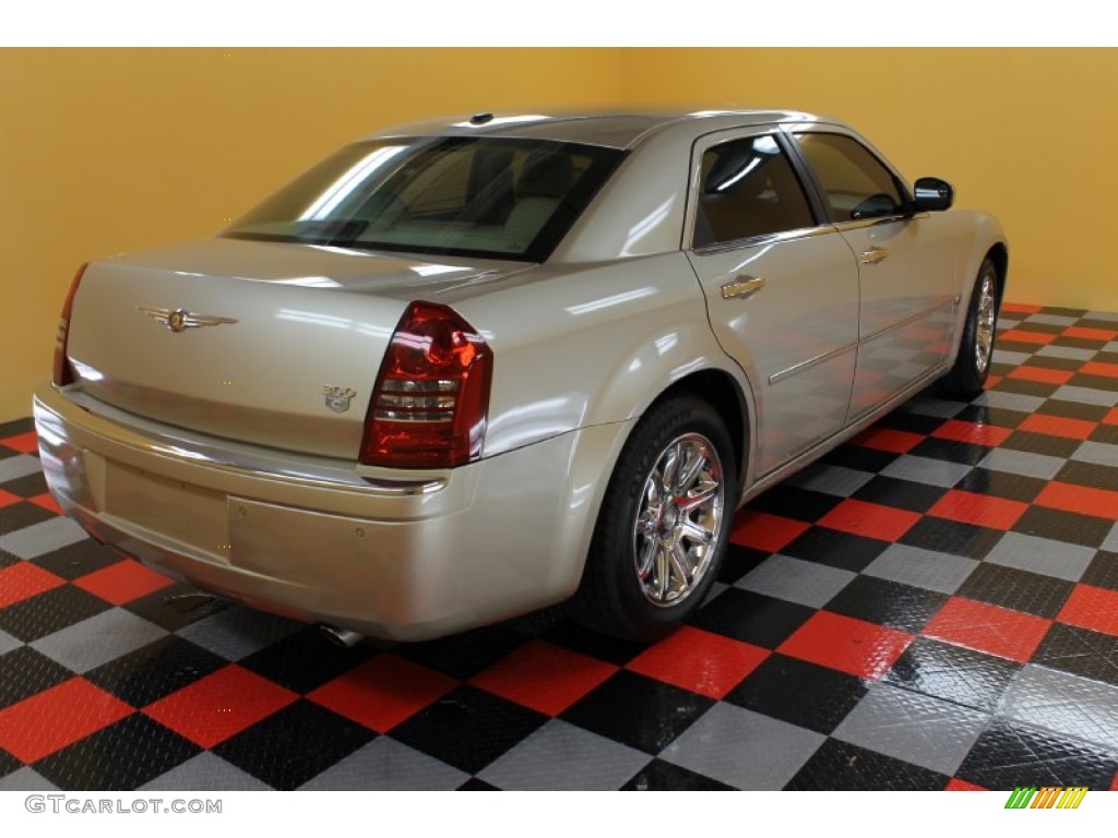 2006 300 C HEMI - Linen Gold Metallic / Dark Slate Gray/Light Graystone photo #4