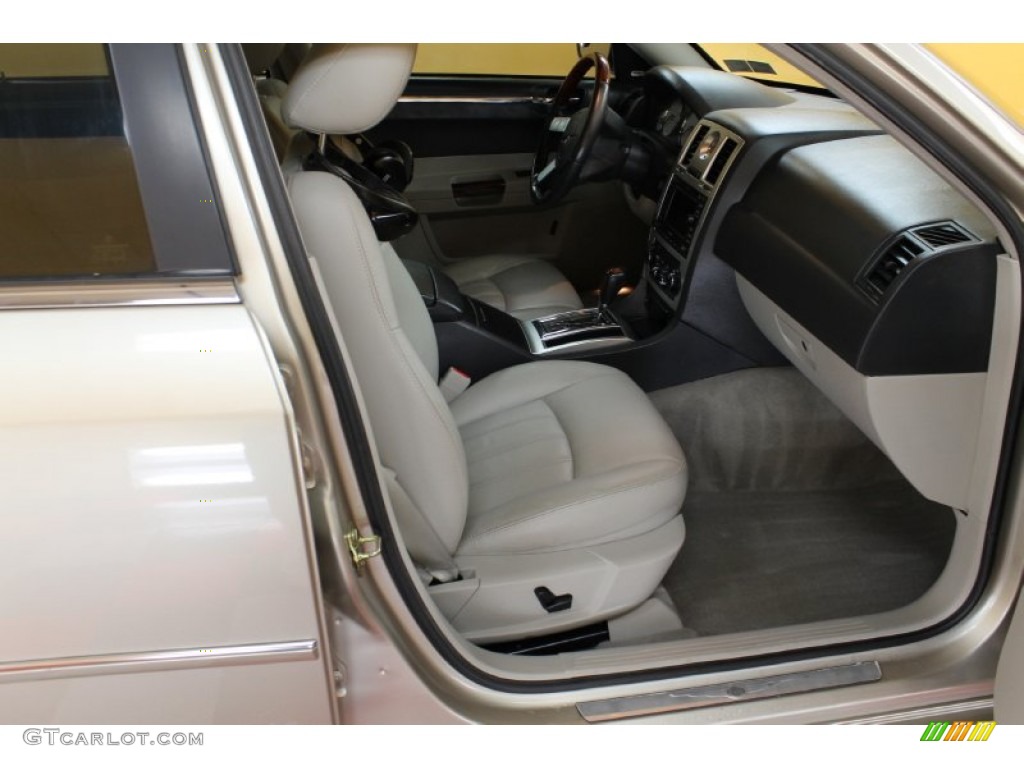 2006 300 C HEMI - Linen Gold Metallic / Dark Slate Gray/Light Graystone photo #16