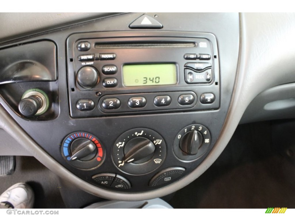 2001 Ford Focus SE Wagon Controls Photo #54276203