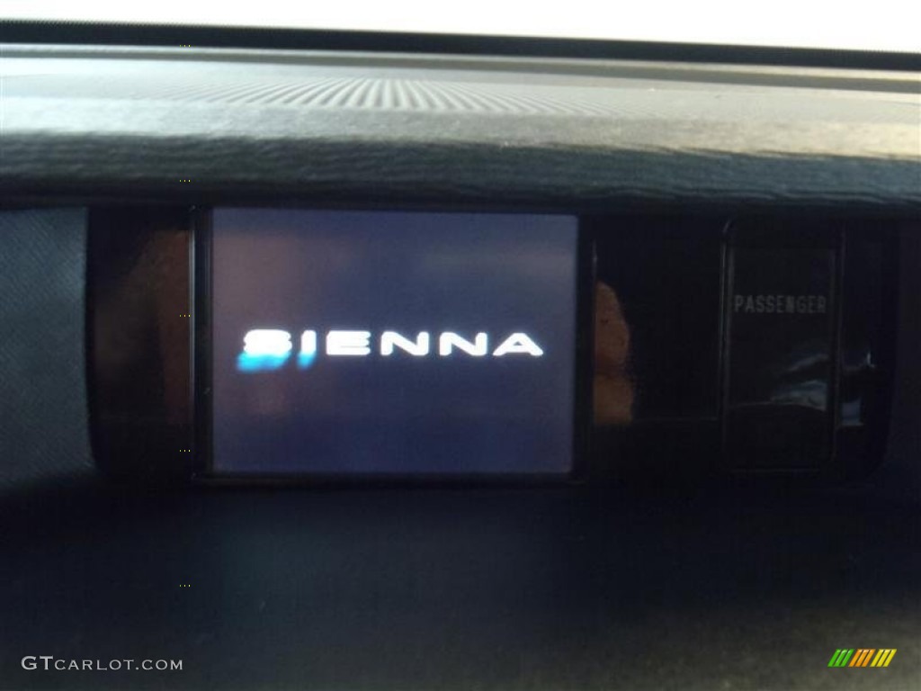 2011 Sienna SE - Black / Dark Charcoal photo #69