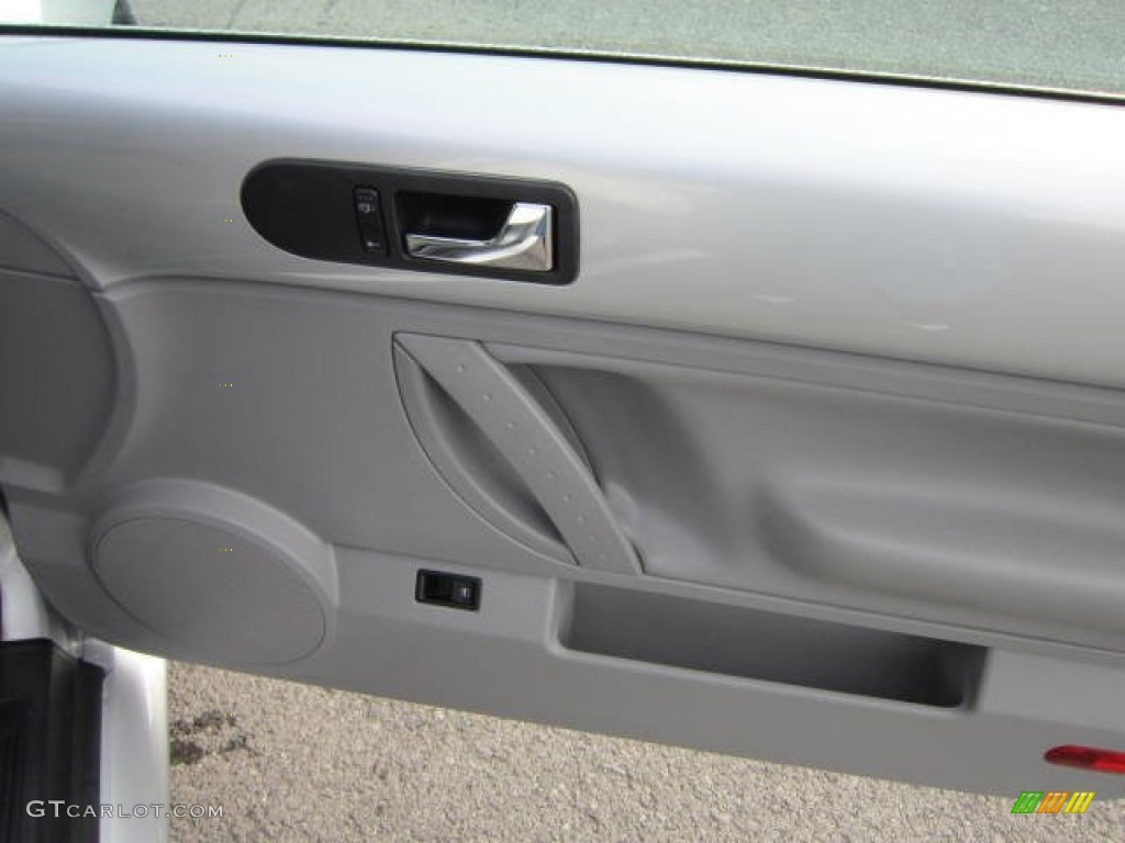 2007 Volkswagen New Beetle 2.5 Convertible Grey Door Panel Photo #54280791